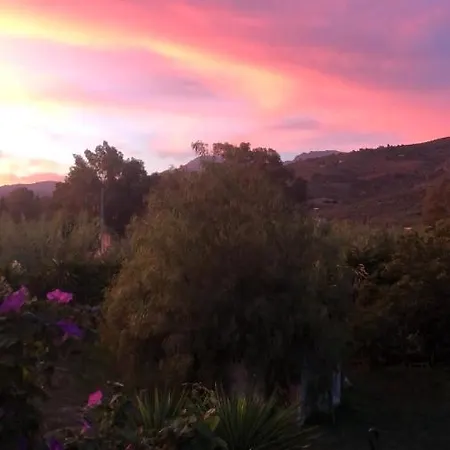 El Rio, The Self Catering With Pool And Hydrotherapy Jacuzzi Set In Beautiful Gardens,