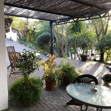 El Rio, The Self Catering With Pool And Hydrotherapy Jacuzzi Set In Beautiful Gardens,